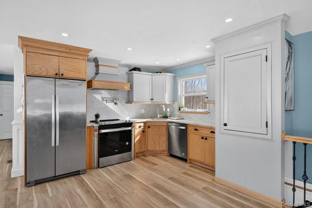 51 E Green Road, Rock Tavern, NY 12575