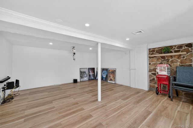 51 E Green Road, Rock Tavern, NY 12575