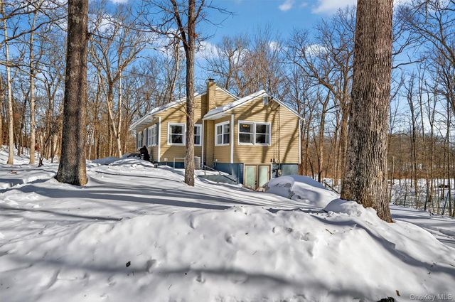 51 E Green Road, Rock Tavern, NY 12575