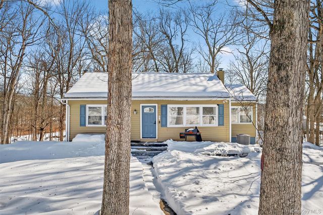 51 E Green Road, Rock Tavern, NY 12575