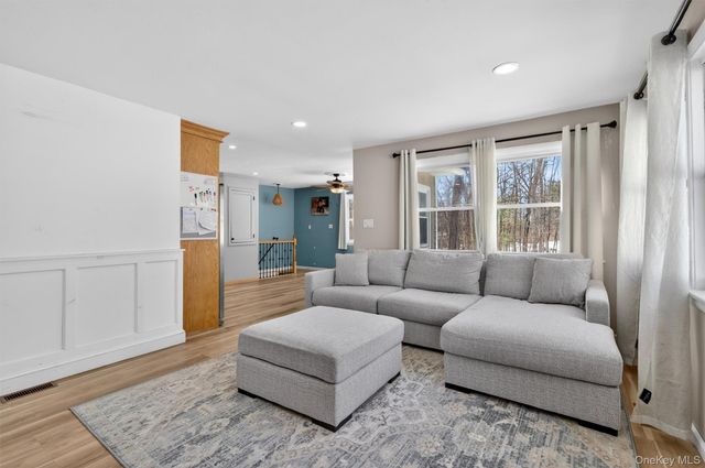 51 E Green Road, Rock Tavern, NY 12575