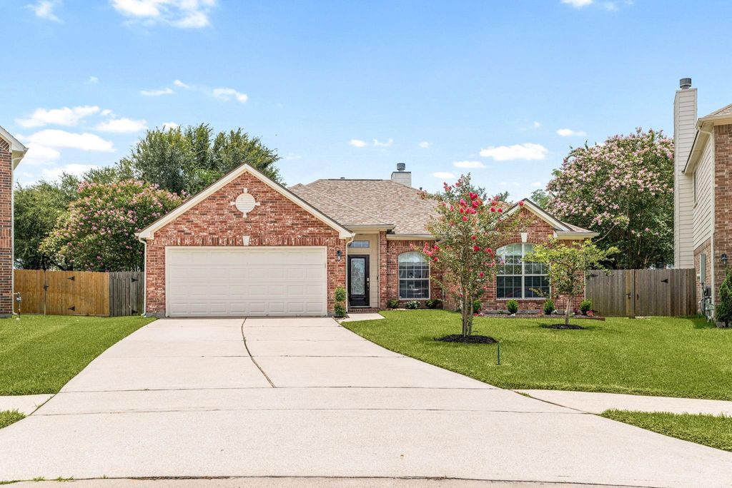 2231 Megellan Point Lane, Pearland, TX 77584