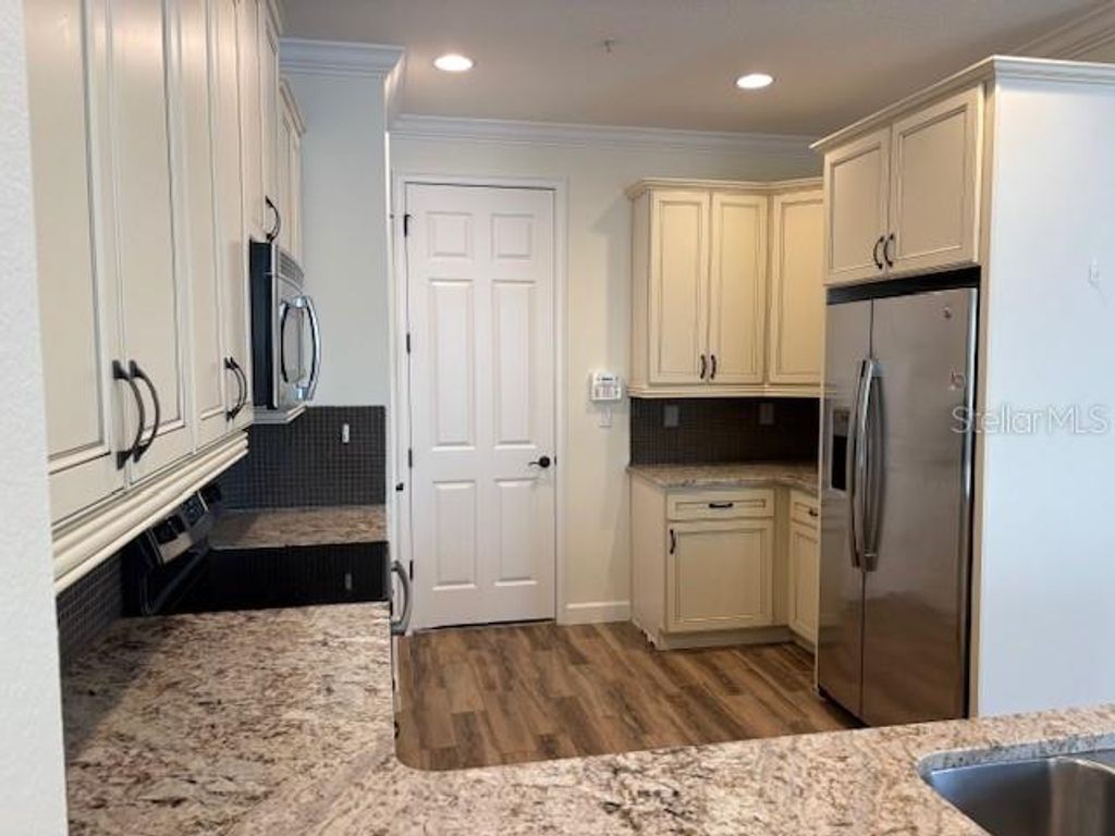 Image 6 of property listing at 1886 PIEDMONT PLACE, Lake Mary, FL 32746