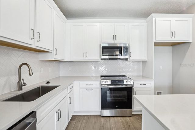 7588 DEER VALLEY CIRCLE, Tampa, FL 33635