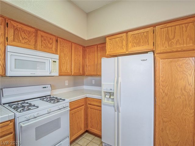 520 Arrowhead Trail 1111, Henderson, NV 89015