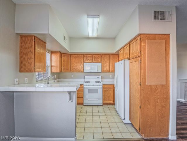 520 Arrowhead Trail 1111, Henderson, NV 89015