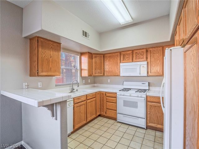 520 Arrowhead Trail 1111, Henderson, NV 89015