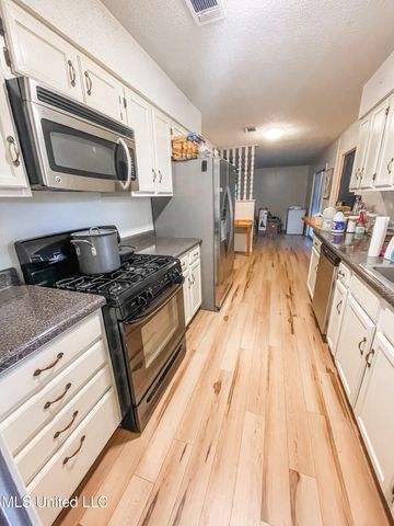 7400 Kentwood Drive, Biloxi, MS 39532