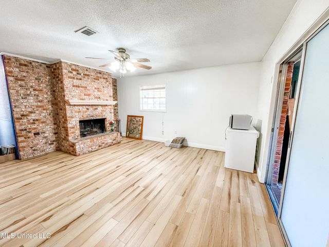 7400 Kentwood Drive, Biloxi, MS 39532