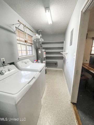 7400 Kentwood Drive, Biloxi, MS 39532