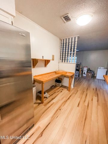 7400 Kentwood Drive, Biloxi, MS 39532