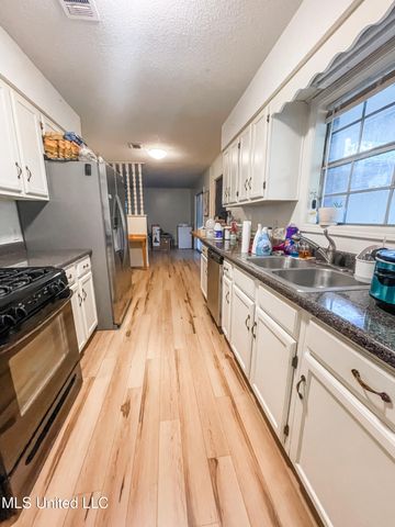 7400 Kentwood Drive, Biloxi, MS 39532