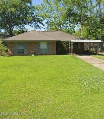 7400 Kentwood Drive, Biloxi, MS 39532