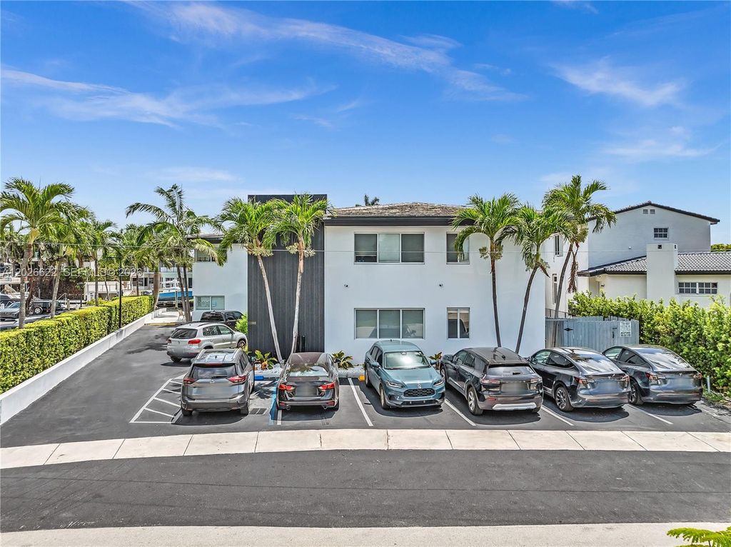 11900 N Bayshore Dr 1-8, North Miami, FL 33181