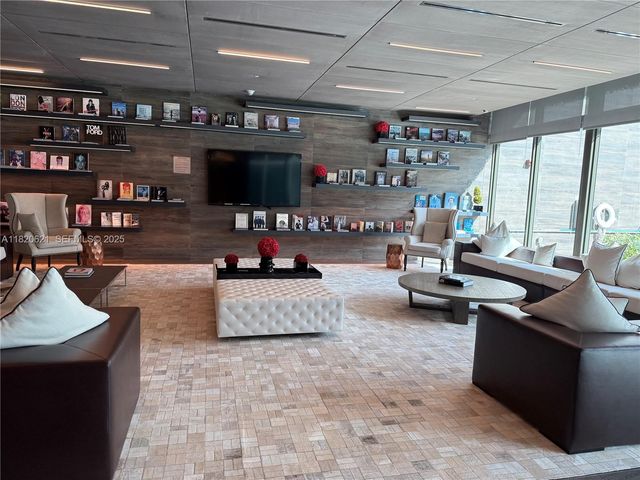 1080 Brickell Ave 2208, Miami, FL 33131