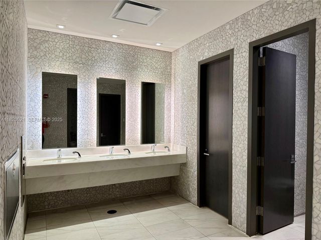 1080 Brickell Ave 2208, Miami, FL 33131