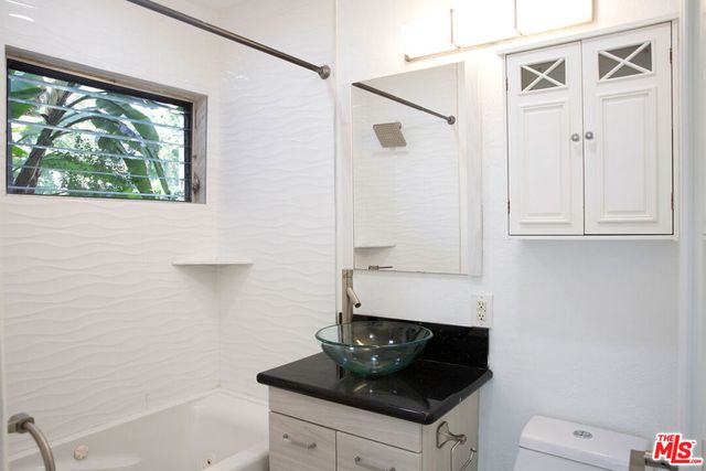 1145 Larrabee Street 10, West Hollywood, CA 90069
