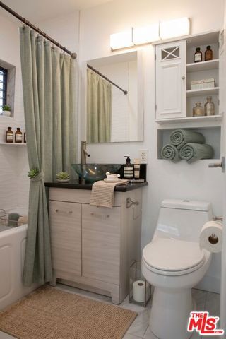 1145 Larrabee Street 10, West Hollywood, CA 90069
