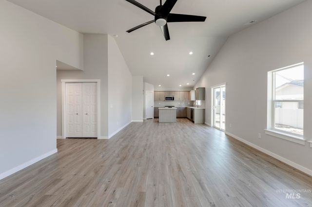 5326 E Phelps Lake Dr, Nampa, ID 83687