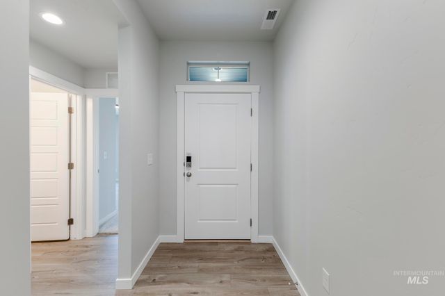 5326 E Phelps Lake Dr, Nampa, ID 83687