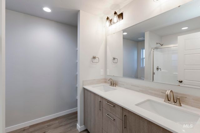 5326 E Phelps Lake Dr, Nampa, ID 83687