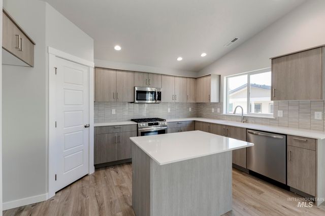 5326 E Phelps Lake Dr, Nampa, ID 83687