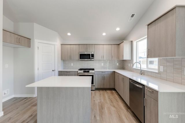 5326 E Phelps Lake Dr, Nampa, ID 83687