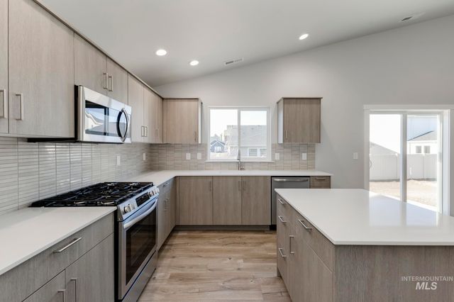 5326 E Phelps Lake Dr, Nampa, ID 83687