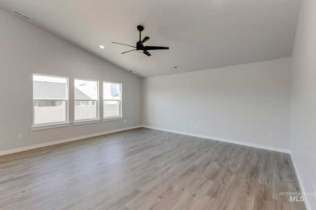 5326 E Phelps Lake Dr, Nampa, ID 83687