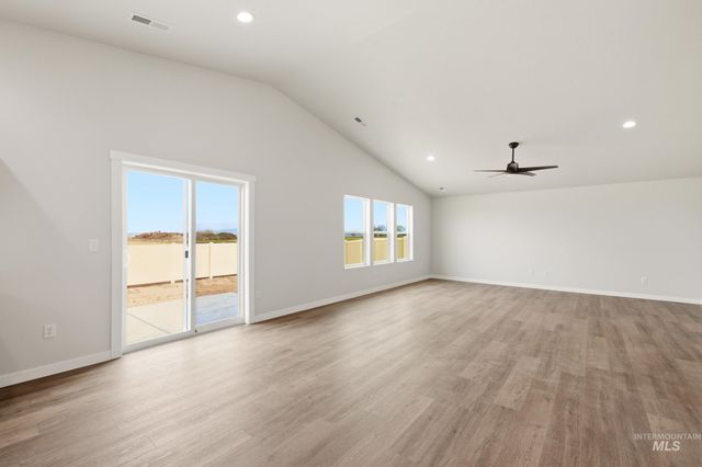 5326 E Phelps Lake Dr, Nampa, ID 83687