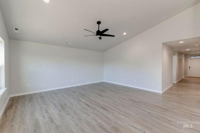 5326 E Phelps Lake Dr, Nampa, ID 83687