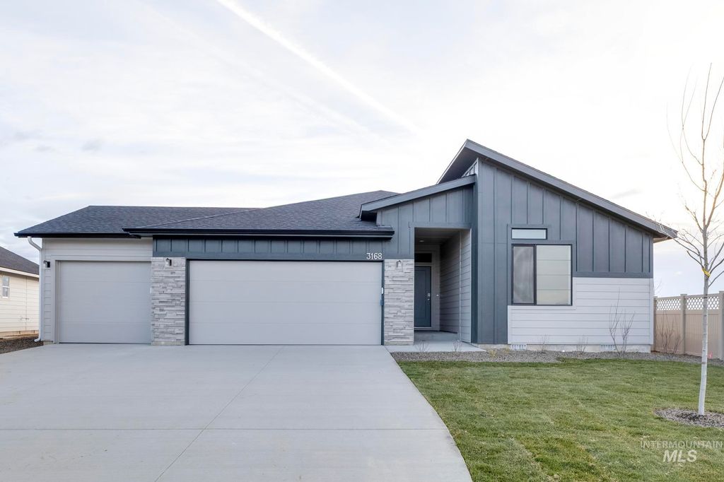 5326 E Phelps Lake Dr, Nampa, ID 83687
