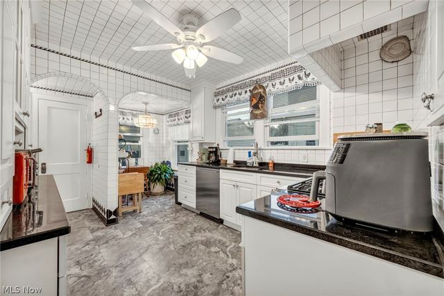 4589 S Hills Drive, Cleveland, OH 44109