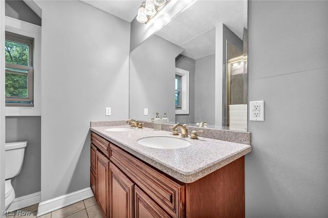 4589 S Hills Drive, Cleveland, OH 44109