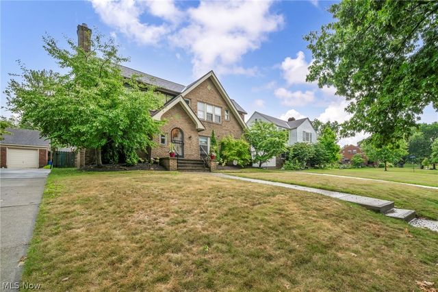 4589 S Hills Drive, Cleveland, OH 44109