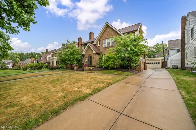 4589 S Hills Drive, Cleveland, OH 44109