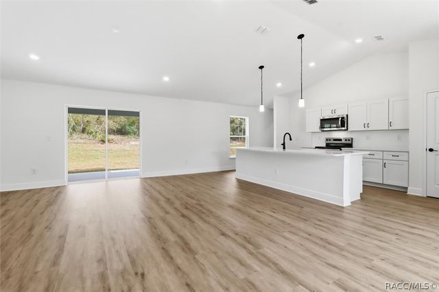 9204 N Athens Drive, Dunnellon, FL 34433