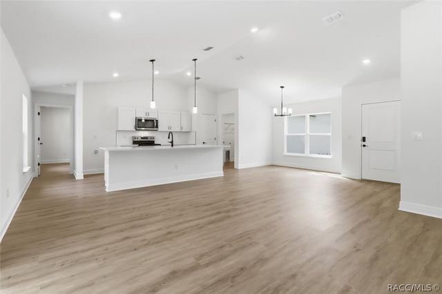 9204 N Athens Drive, Dunnellon, FL 34433
