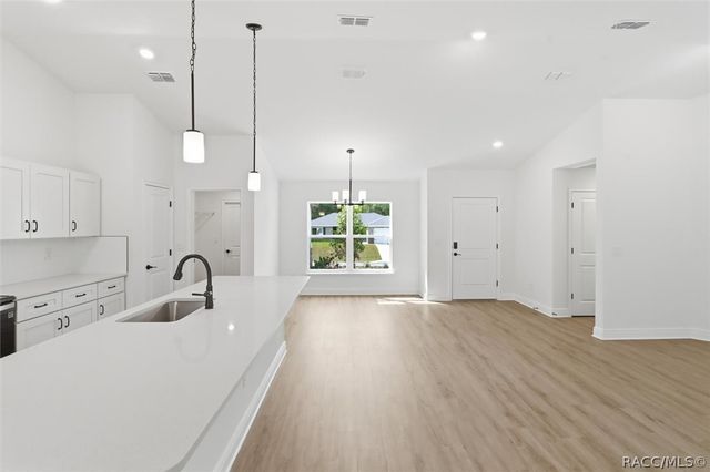 9204 N Athens Drive, Dunnellon, FL 34433