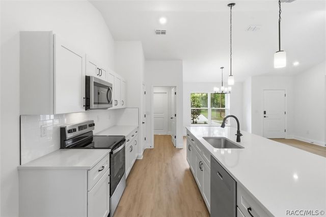 9204 N Athens Drive, Dunnellon, FL 34433