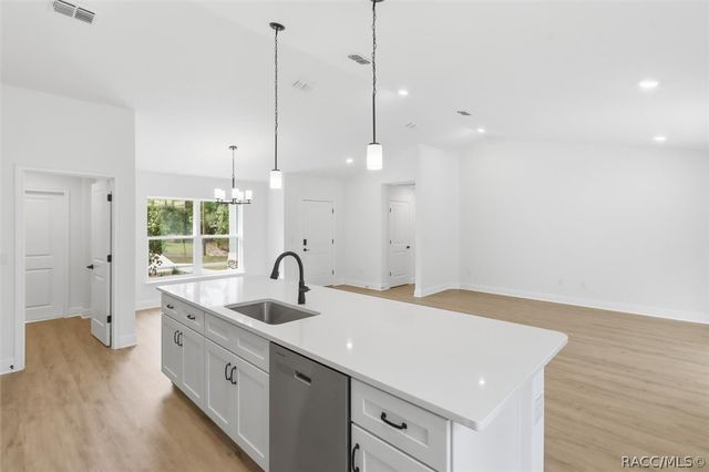 9204 N Athens Drive, Dunnellon, FL 34433