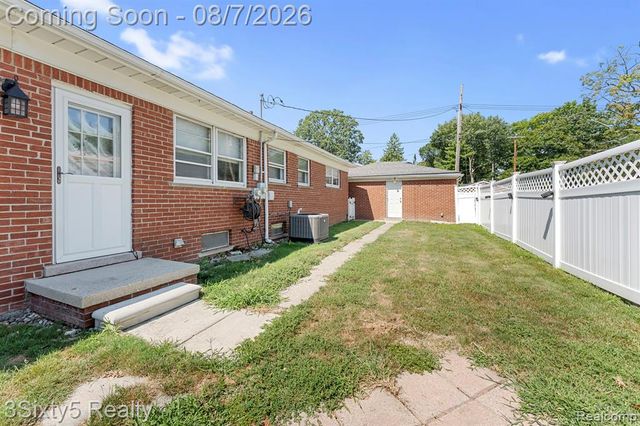 1780 N Trenton Drive, Trenton, MI 48183