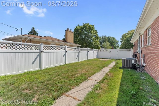 1780 N Trenton Drive, Trenton, MI 48183