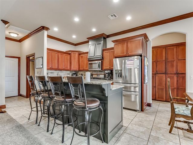 517 Cottonwood Drive, Moore, OK 73160