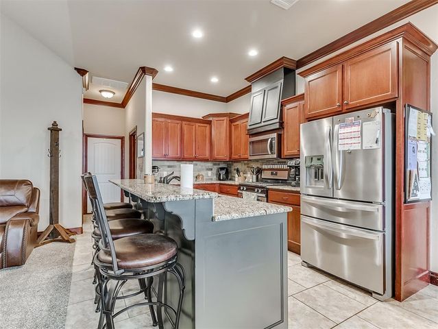 517 Cottonwood Drive, Moore, OK 73160