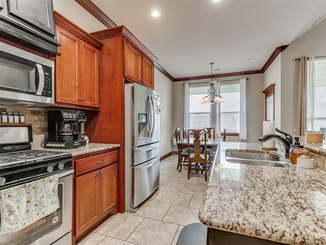 517 Cottonwood Drive, Moore, OK 73160