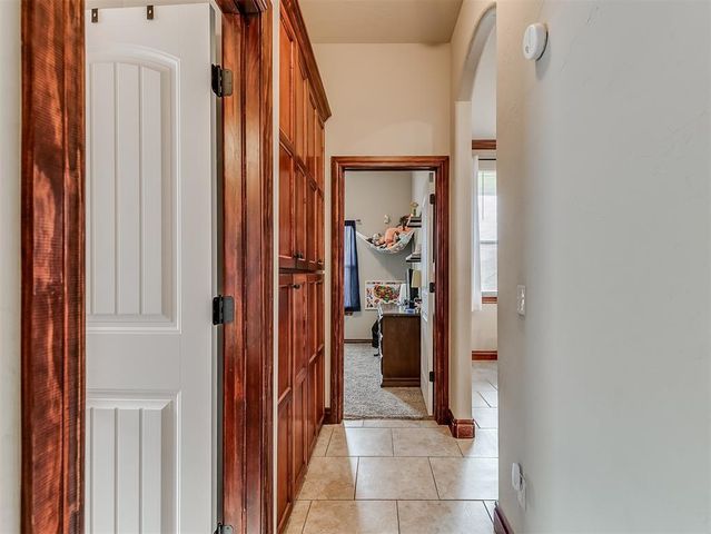 517 Cottonwood Drive, Moore, OK 73160