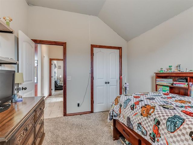 517 Cottonwood Drive, Moore, OK 73160