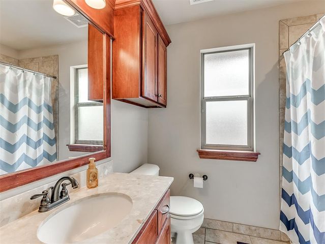 517 Cottonwood Drive, Moore, OK 73160