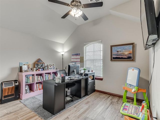 517 Cottonwood Drive, Moore, OK 73160